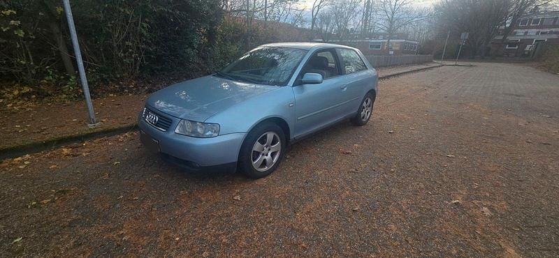 Blau Gebraucht 2002 Audi A3 Attraction Limousine | 1.150 € (Superpreis) - Bild 1/4