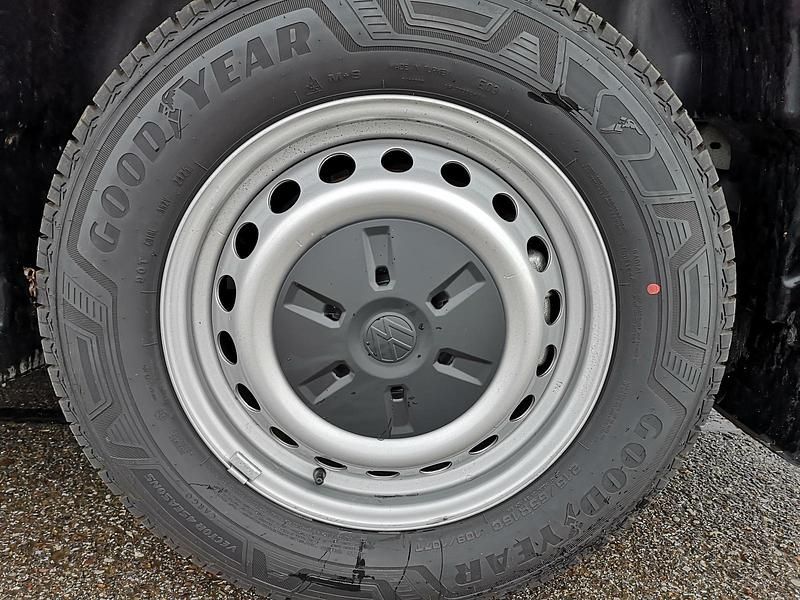 Neu VW T7 100 kW (136 PS) 2026 Midnight black metallic Van