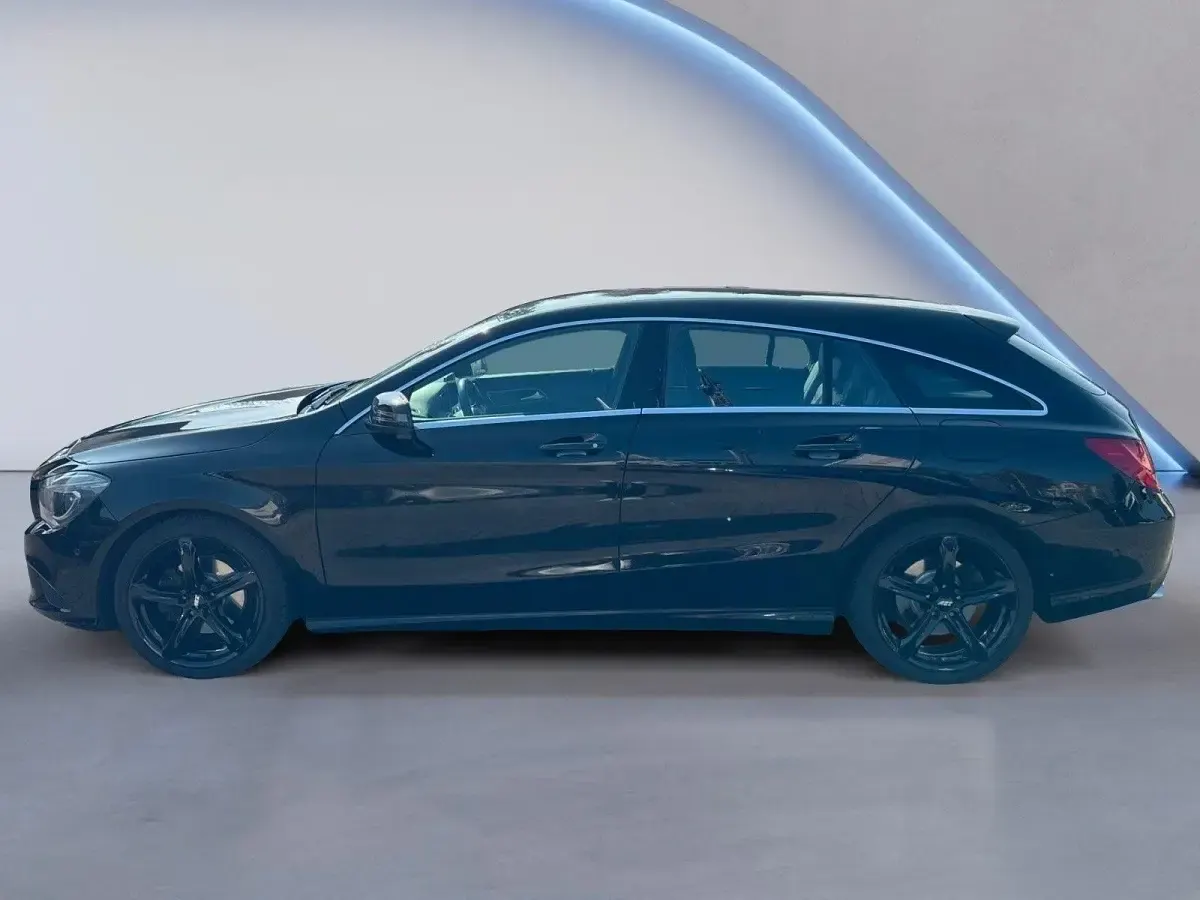 Gebraucht Mercedes CLA180 Shooting Brake 122 PS (89 kW) 2016 Schwarz Kombi