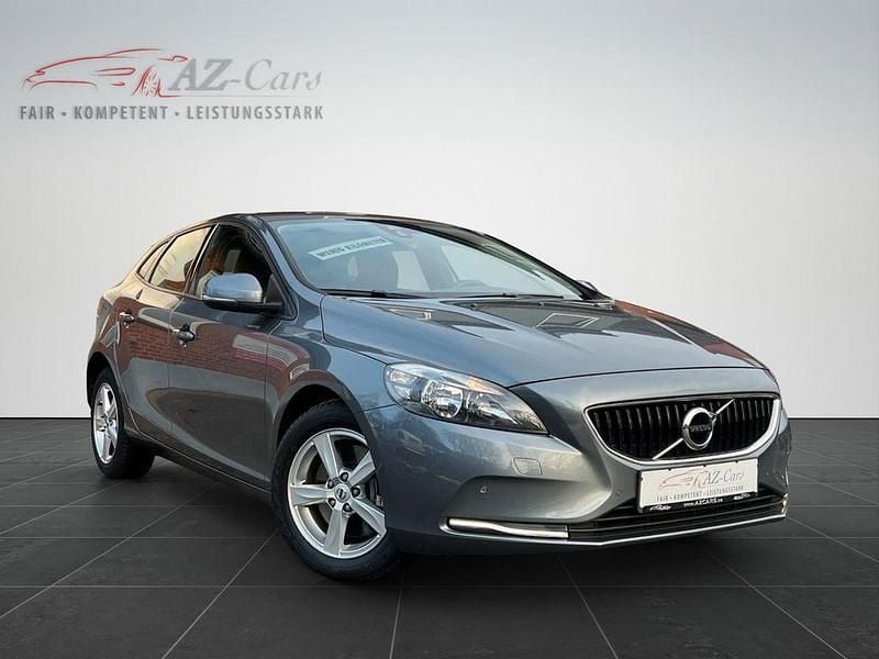 Grau Gebraucht 2017 Volvo V40 Kinetic Limousine | 14.999 € (Guter Preis) - Bild 1/4