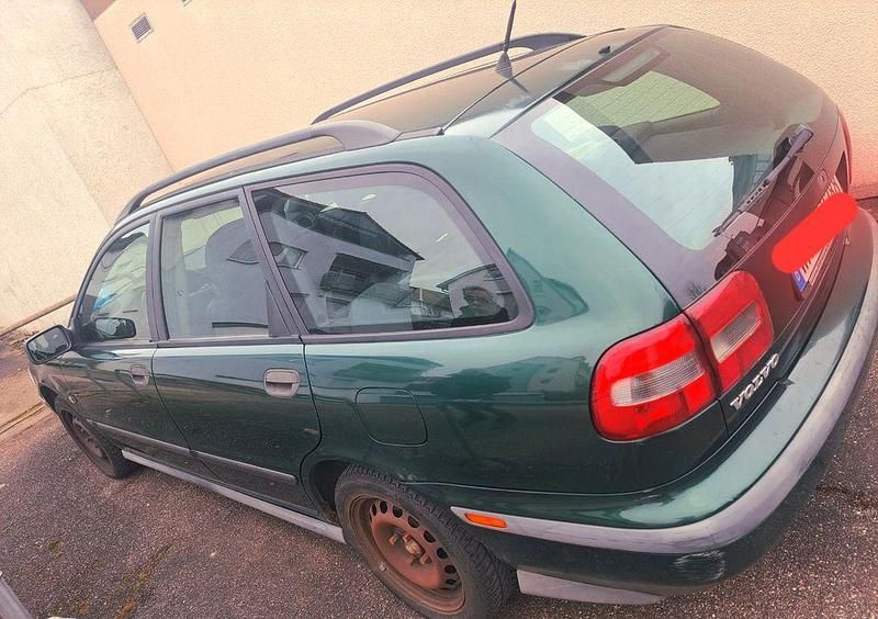 Gebraucht Volvo V40 140 PS (102 kW) 1998 Grün Kombi