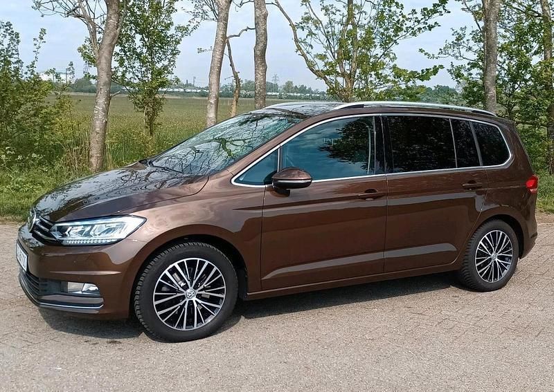 Braun Gebraucht 2016 VW Touran Highline Van / Kleinbus | 18.400 € (Fairer Preis) - Bild 1/4