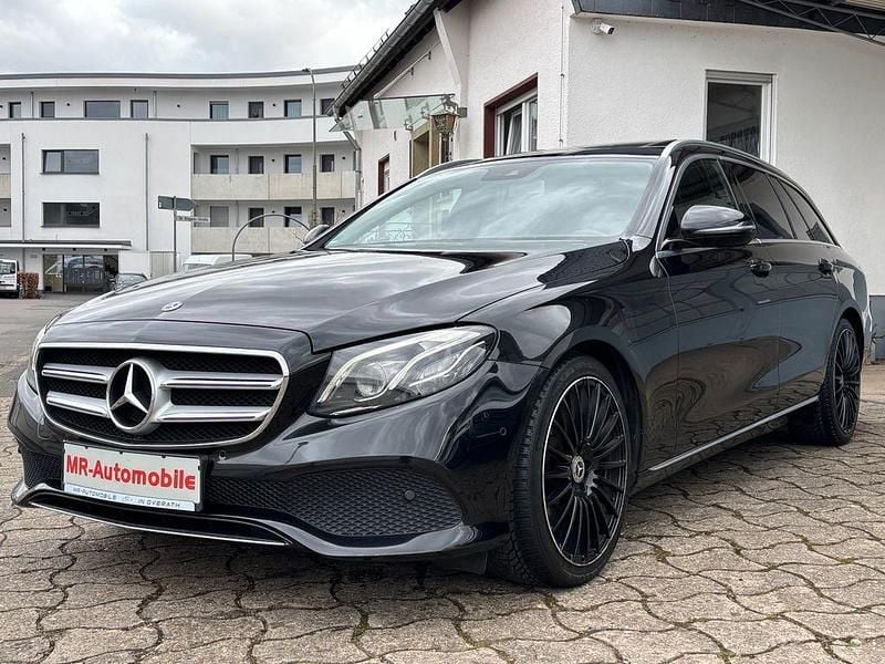 Gebraucht Mercedes E220 Avantgarde 194 PS (142 kW) 2017 Schwarz Limousine