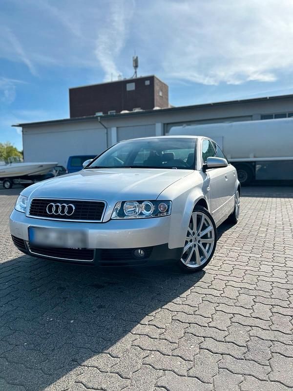 Silber Gebraucht 2002 Audi A4 Limousine | 4.399 € (Teuer) - Bild 1/4