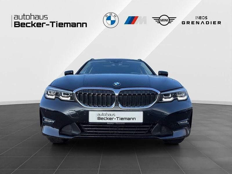 Gebraucht BMW 320 Advantage 184 PS (135 kW) 2022 Saphirschwarz Kombi
