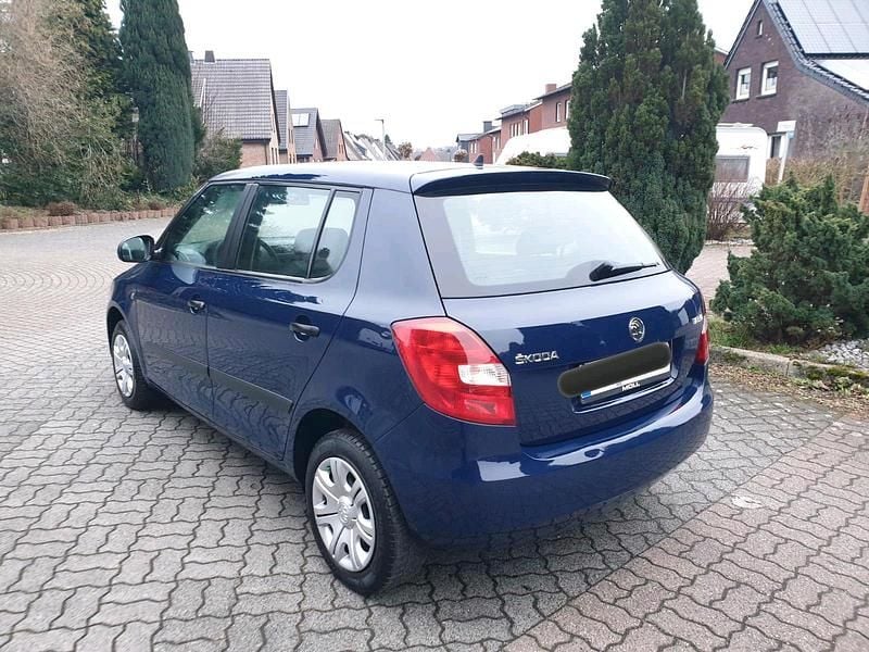 Gebraucht Skoda Fabia 60 PS (44 kW) 2013 Blau Limousine
