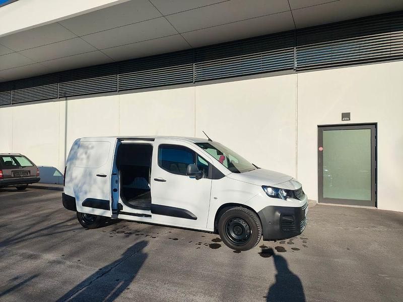 Gebraucht Peugeot Partner Premium 99 PS (72 kW) 2018 Weiß Van / Kleinbus
