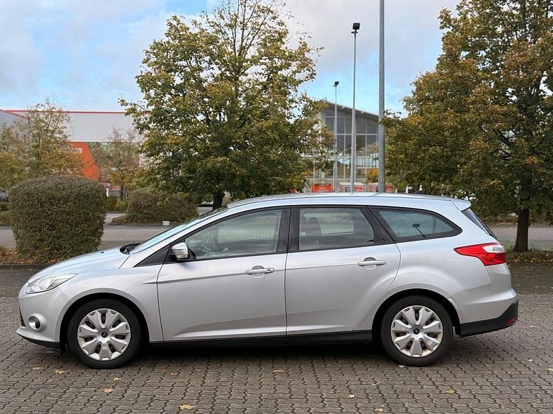 Gebraucht Ford Focus 105 PS (77 kW) 2013 Silber Kombi