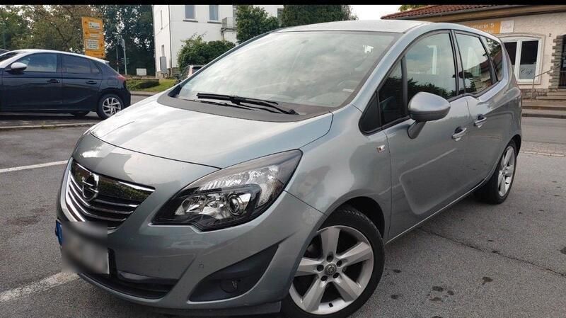 Grau Gebraucht 2011 Opel Meriva Van / Kleinbus | 6.800 € (Etwas zu teuer) - Bild 1/4