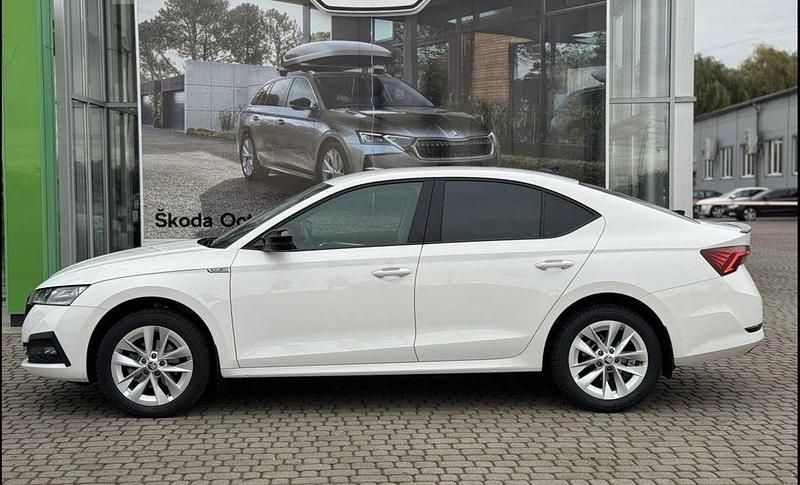 Weiß Gebraucht 2022 Skoda Octavia Ambition Limousine | 22.999 € (Guter Preis) - Bild 1/1