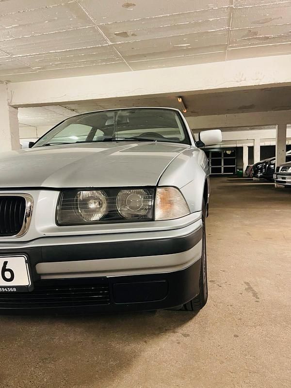 Silber Gebraucht 1997 BMW 318 Coupé | 7.500 € (Fairer Preis) - Bild 1/4