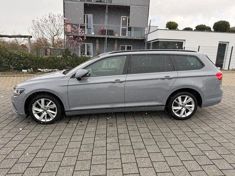Gebraucht VW Passat R 122 PS (89 kW) 2022 Grau Kombi