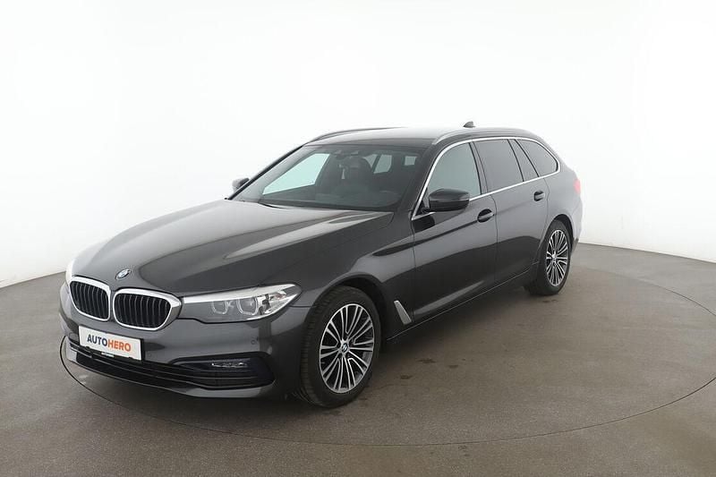 Grau Gebraucht 2020 BMW 520 Sport Line Kombi | 26.330 € (Fairer Preis) - Bild 1/3