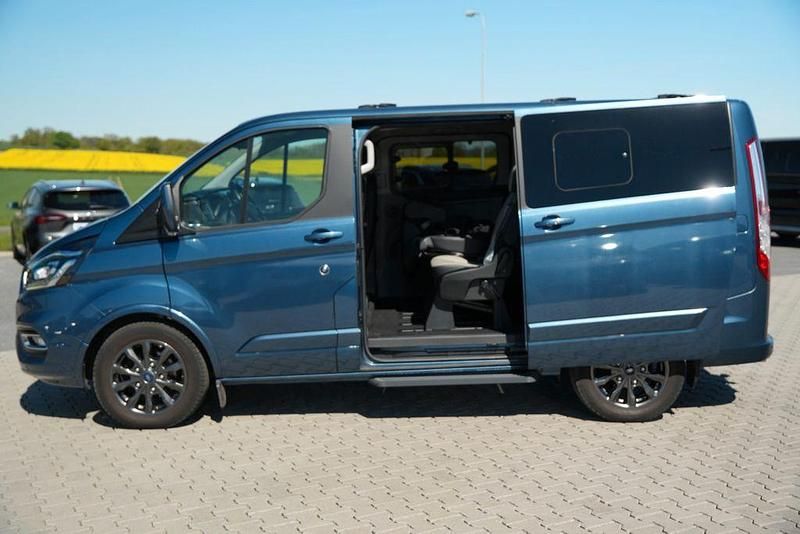 Gebraucht Ford Tourneo Titanium 185 PS (136 kW) 2020 Blau Van / Kleinbus