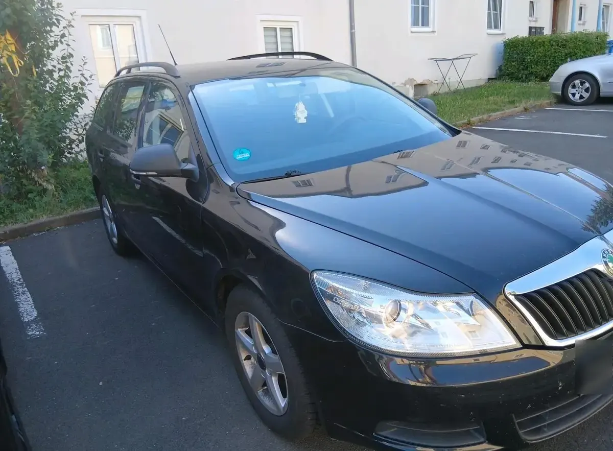 Gebraucht Skoda Octavia 105 PS (77 kW) 2011 Schwarz Kombi