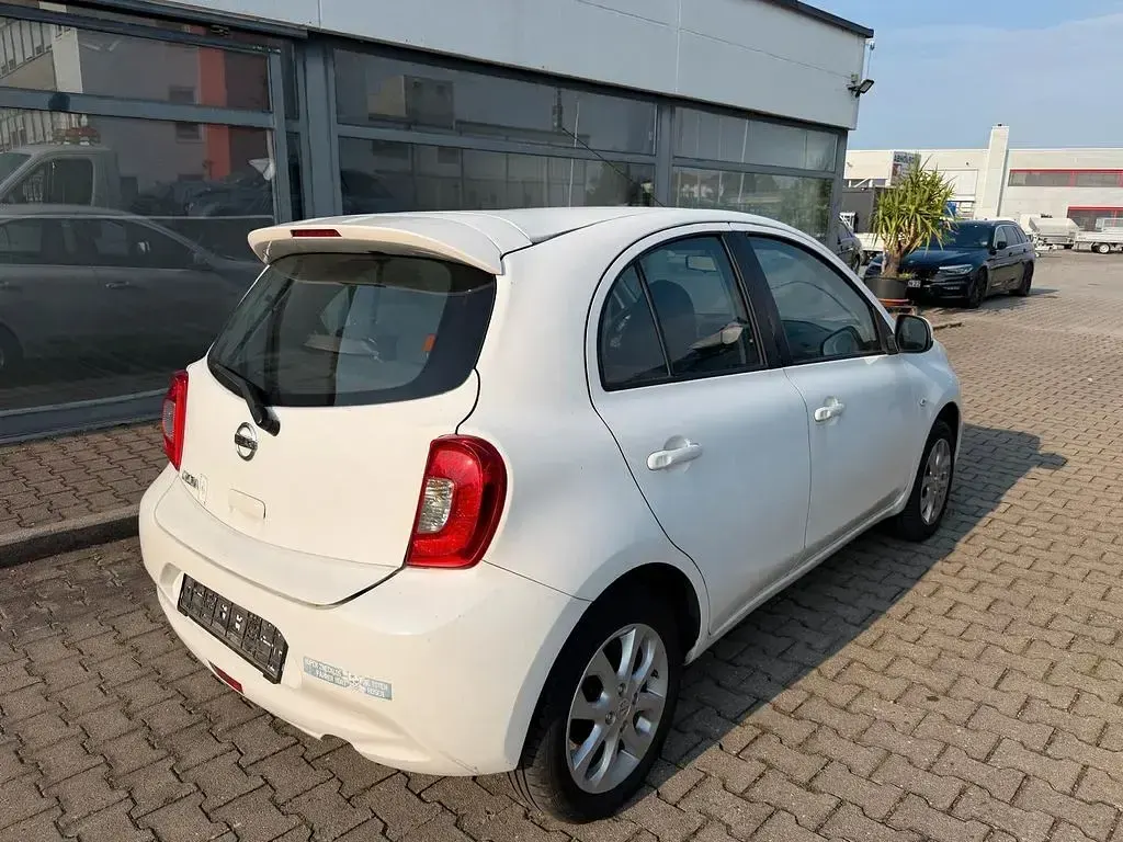 Gebraucht Nissan Micra Acenta 80 PS (58 kW) 2016 Weiß Kleinwagen
