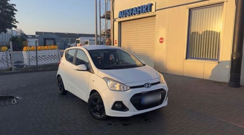 Weiß Gebraucht 2015 Hyundai i10 Basis Kleinwagen | 4.500 € (Fairer Preis) - Bild 1/4