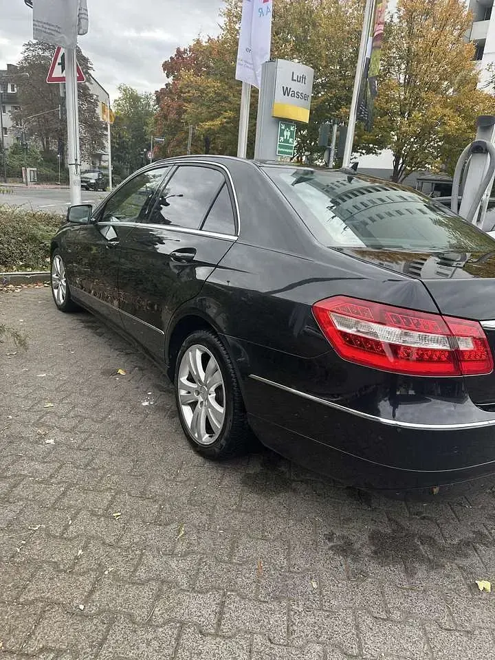 Gebraucht Mercedes E220 Avantgarde 170 PS (125 kW) 2009 Limousine
