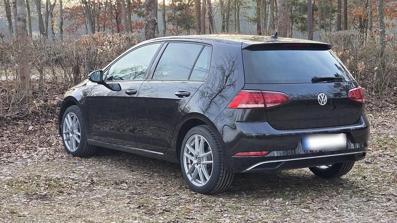 Gebraucht VW Golf VII 110 PS (80 kW) 2018 Schwarz Kleinwagen