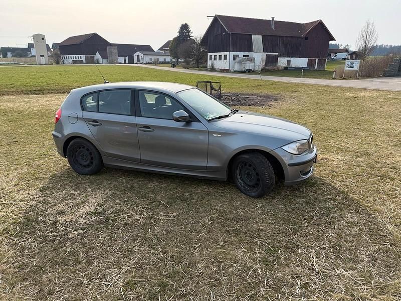 Gebraucht BMW 118 143 PS (105 kW) 2010 Grau Kleinwagen