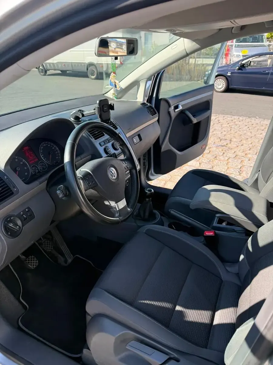 Gebraucht VW Touran 140 PS (102 kW) 2010 Silber Van / Kleinbus