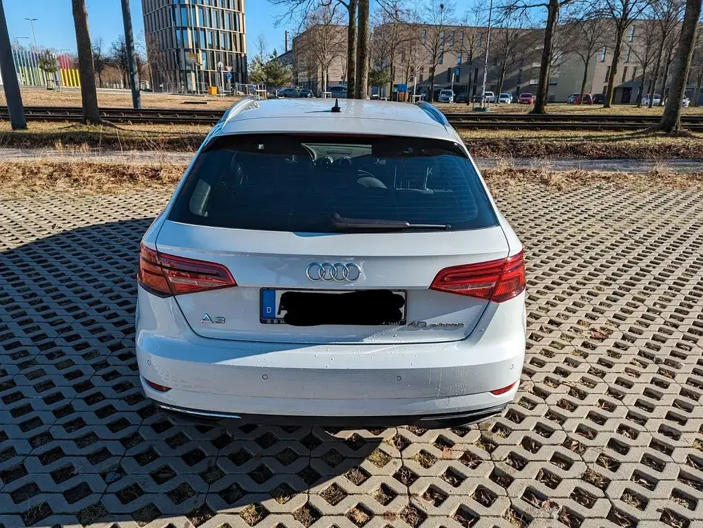 Gebraucht Audi A3 Sportback e-tron Sport 204 PS (150 kW) 2020 Weiß Kleinwagen