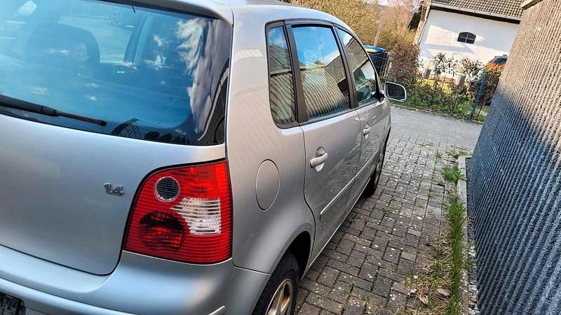 Gebraucht VW Polo 75 PS (55 kW) 2004 Silber Kleinwagen