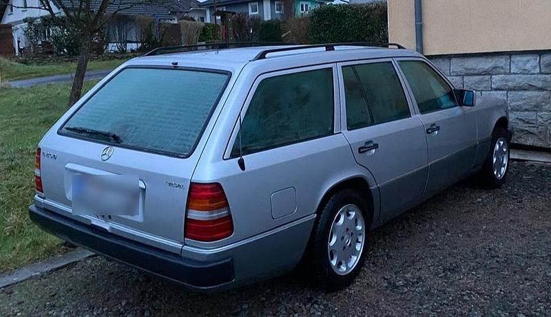 Gebraucht Mercedes E250 113 PS (83 kW) 1996 Silber Kombi