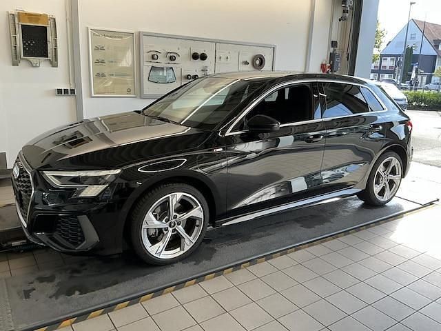 Mythosschwarz metallic Gebraucht 2023 Audi A3 Sportback e-tron S-Line Kleinwagen | 25.915 € (Superpreis) - Bild 1/4