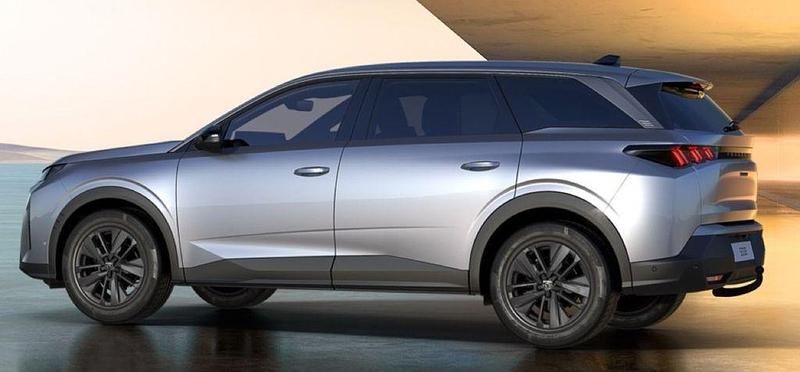 Neu Peugeot 5008 Allure 145 PS (106 kW) 2025 Silber SUV