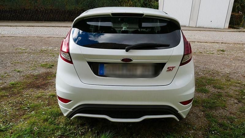 Gebraucht Ford Fiesta ST 182 PS (133 kW) 2014 Weiß Limousine