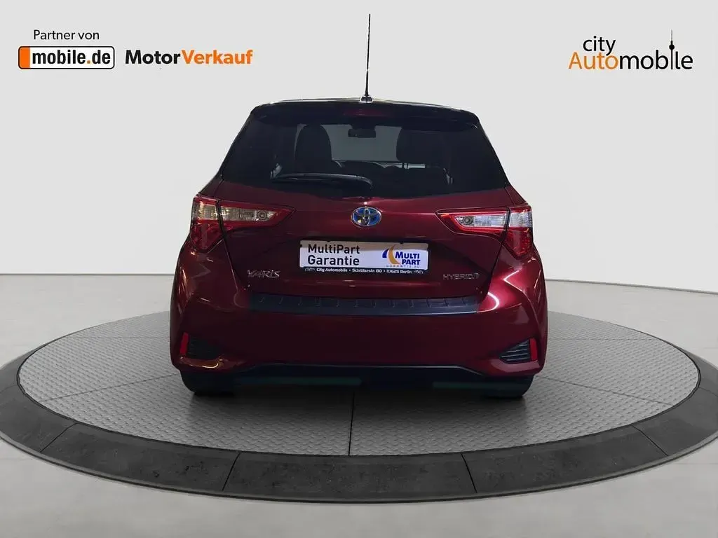 Gebraucht Toyota Yaris Hybrid Style 73 PS (53 kW) 2017 Rot Limousine