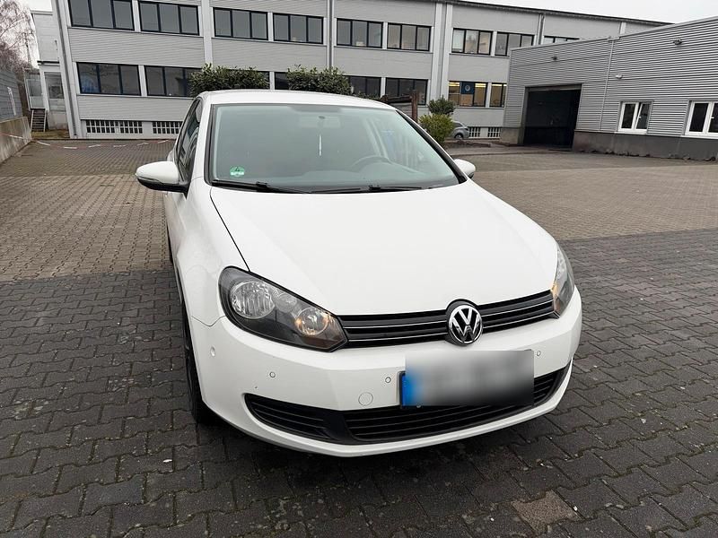 Gebraucht VW Golf VI 102 PS (75 kW) 2009 Weiß Kleinwagen
