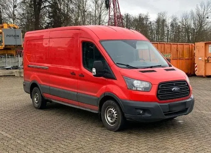 Gebraucht Ford Transit 120 PS (88 kW) 2017 Rot Van