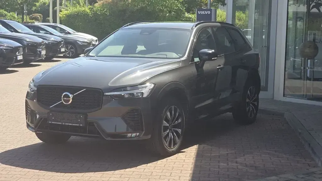 Gebraucht Volvo XC60 Plus 197 PS (144 kW) 2022 Grau SUV