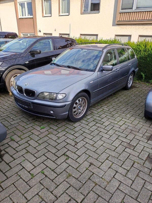 Grau Gebraucht 2004 BMW 320 Kombi | 1.799 € (Guter Preis) - Bild 1/4