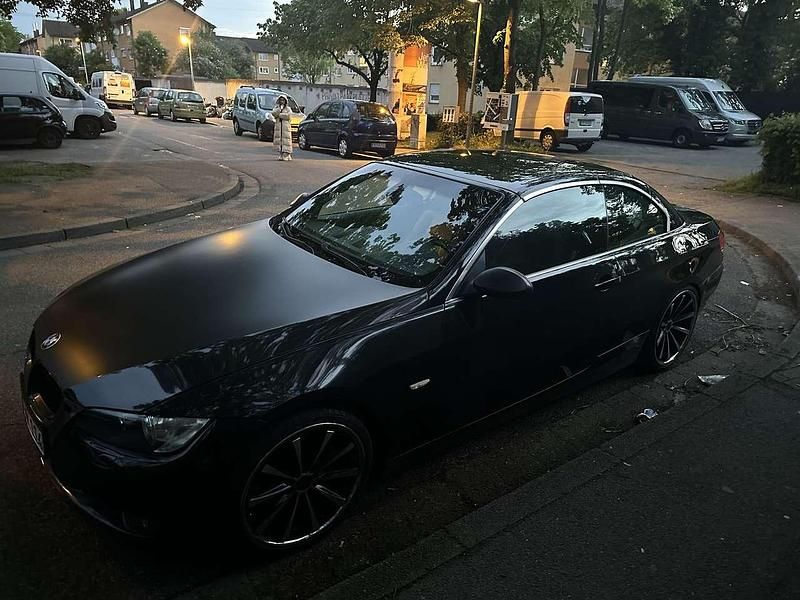Gebraucht 2009 BMW 330 Cabriolet Cabrio | 9.500 € - Bild 1/4
