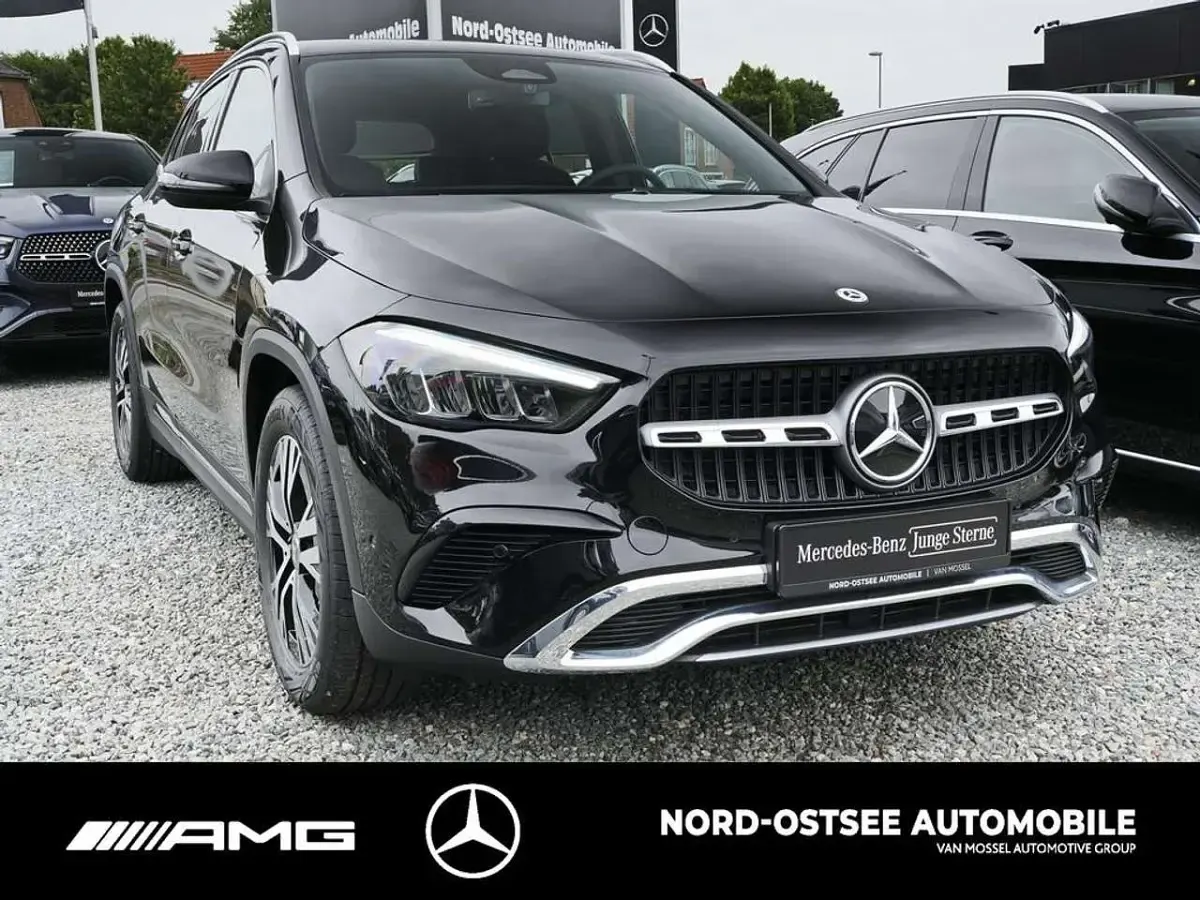 Gebraucht Mercedes GLA200 Progressive 163 PS (119 kW) 2025 Kosmosschwarz metallic SUV