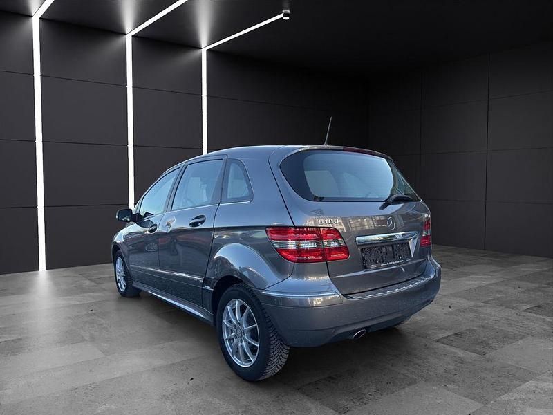 Gebraucht Mercedes B180 116 PS (85 kW) 2009 Grau Van / Kleinbus