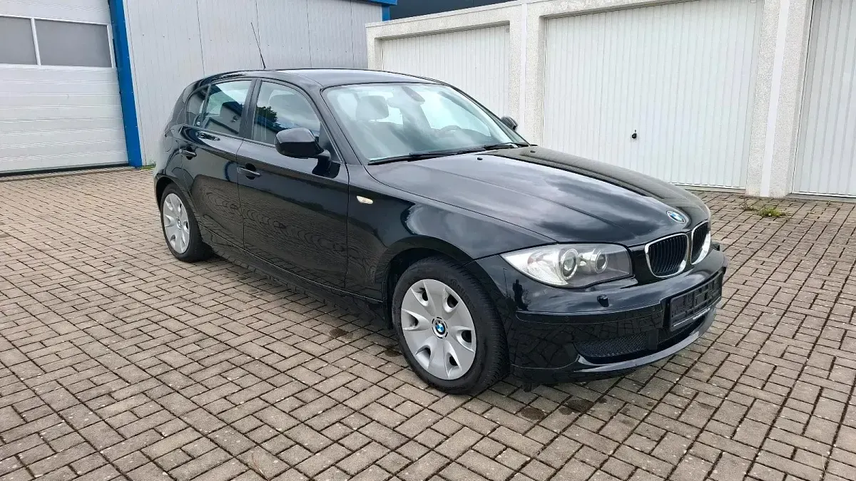 Gebraucht BMW 120 177 PS (130 kW) 2010 Schwarz Kleinwagen