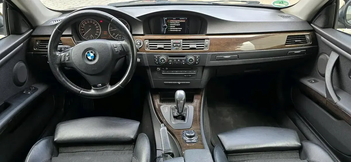 Gebraucht BMW 320 184 PS (135 kW) 2010 Grau Coupé