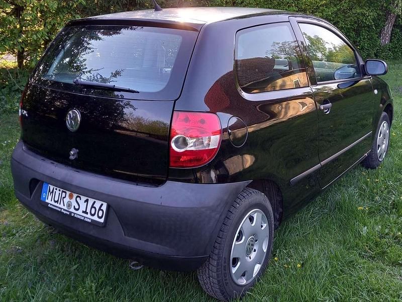 Gebraucht VW Fox 60 PS (44 kW) 2011 Schwarz Kleinwagen