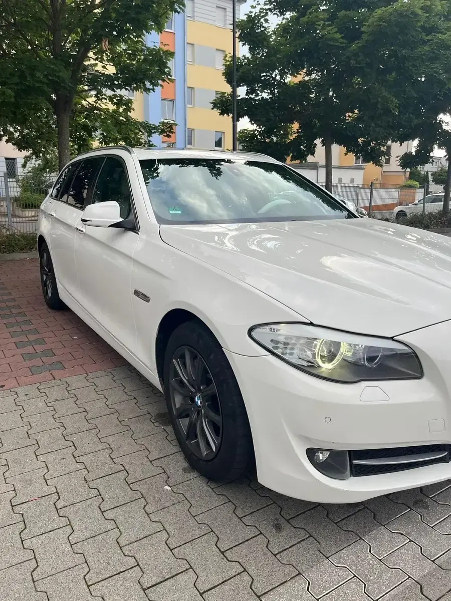 Gebraucht BMW 530 245 PS (180 kW) 2011 Weiß Limousine