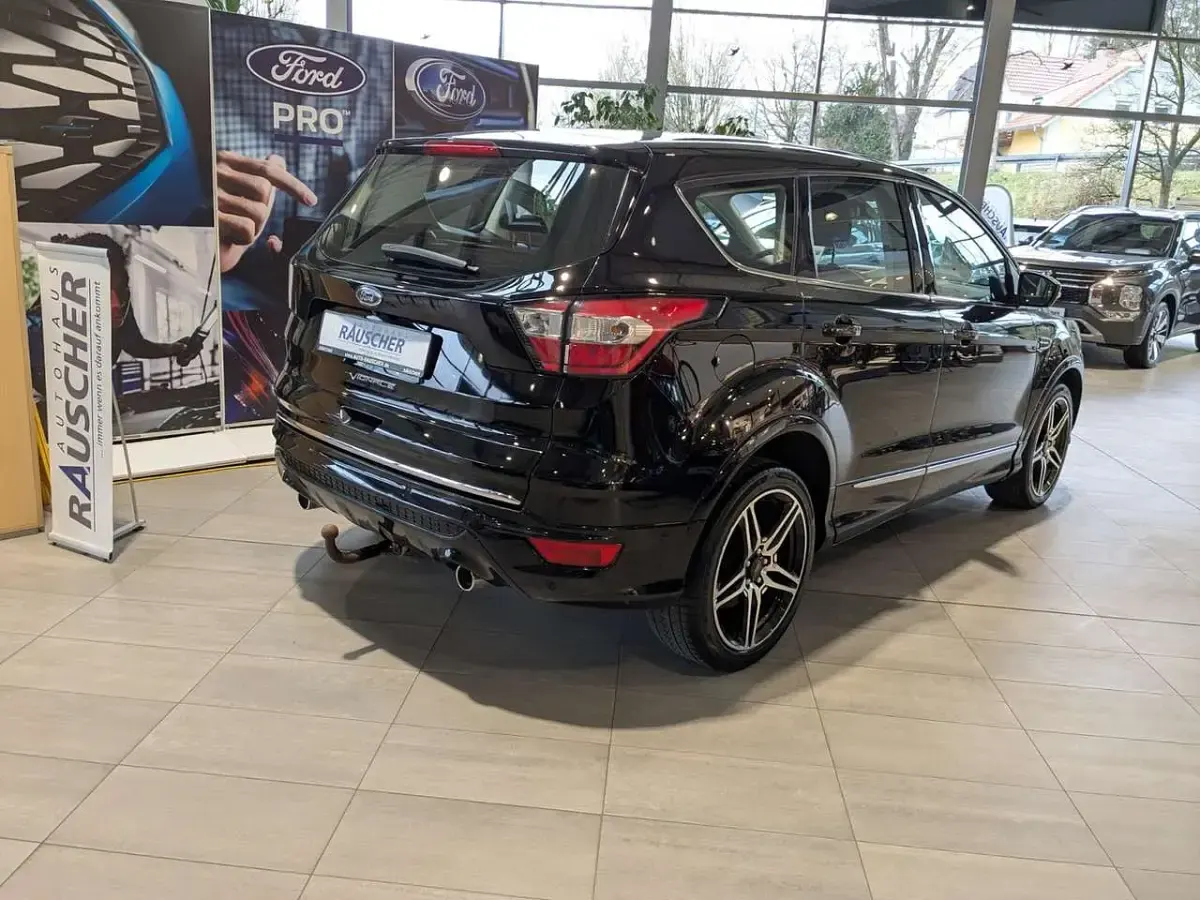 Usado Ford Kuga Vignale 179 HP (131 kW) 2017 Preto SUV