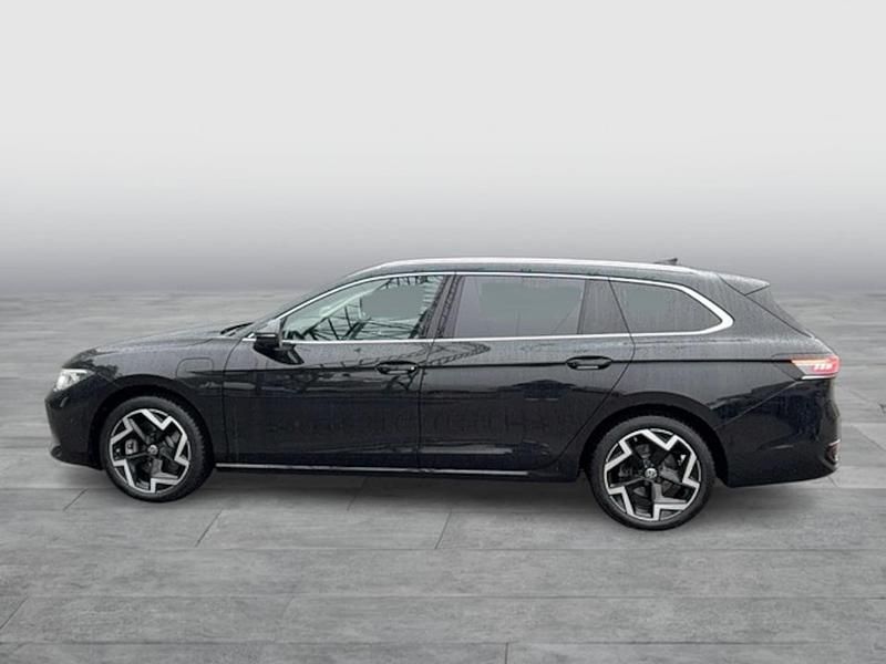 Gebraucht VW Passat Elegance 150 PS (110 kW) 2024 Schwarz Kombi