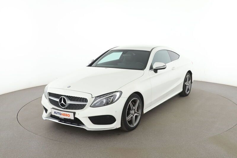 Weiß Gebraucht 2016 Mercedes C180 AMG line Coupé | 23.580 € (Teuer) - Bild 1/4
