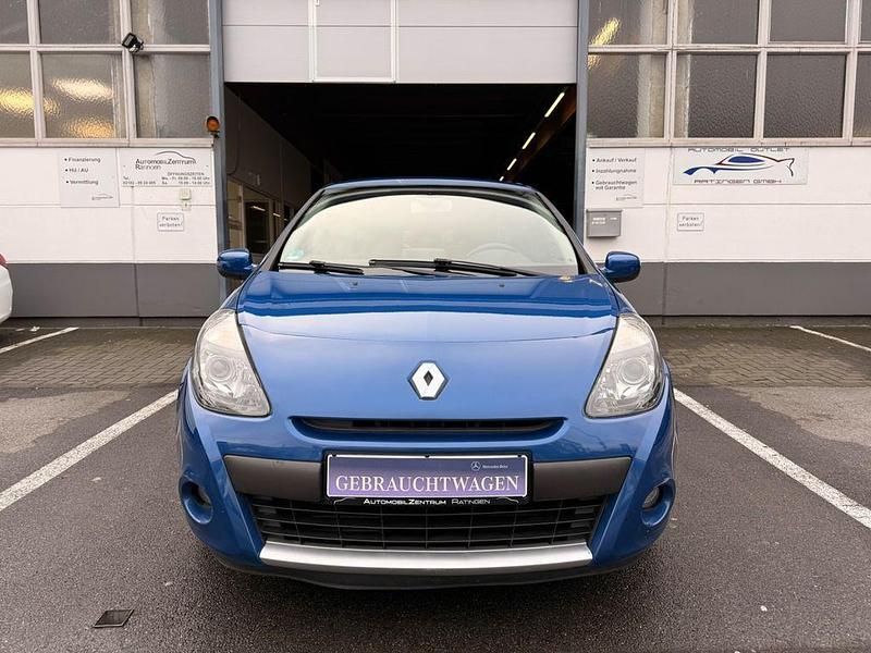 Gebraucht Renault Clio III Luxe 101 PS (74 kW) 2010 Blau Kleinwagen