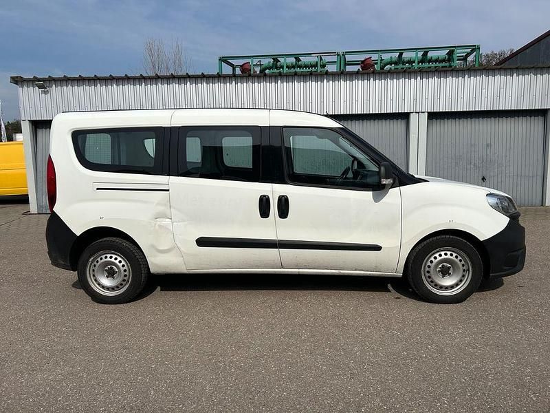 Gebraucht Fiat Doblò 95 PS (69 kW) 2018 Weiß Van / Kleinbus