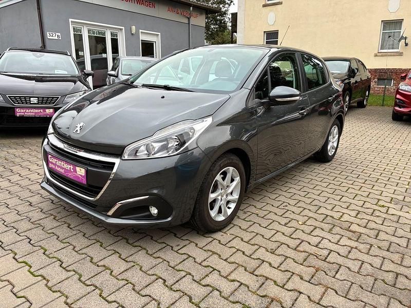 Grau Gebraucht 2017 Peugeot 208 Active Kleinwagen | 7.390 € (Guter Preis) - Bild 1/4