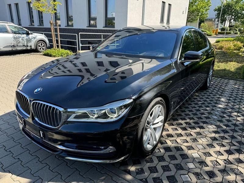 Gebraucht BMW 750 449 PS (330 kW) 2016 Limousine